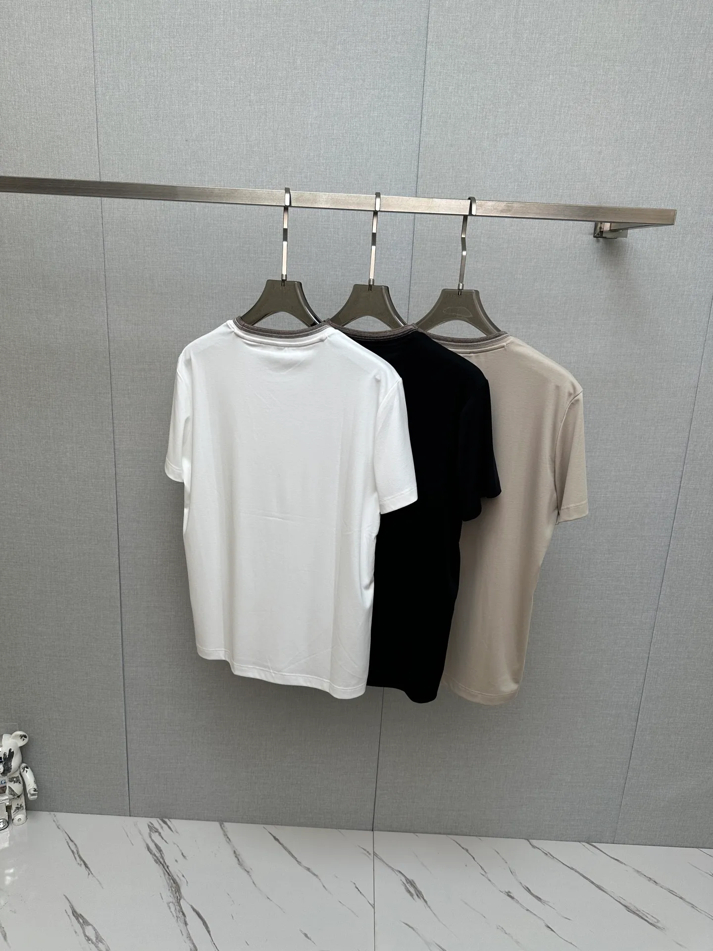 LP top quality 2026 new short sleeves! Original custom fabric, soft to the touch. Top imported private goods, fashionable design and trendy short sleeves, without losing luxury. There is no doubt about the quality. The upper body effect is awesome, luxury official website Same Style! Size: M-3XL